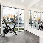 Rooftop Views Stylish Decor Nash Downtown Access