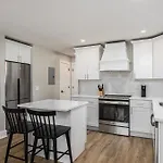 The Nomad 48-person Hillsboro Village Retreat 1br Spaces Nashville