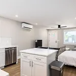 The Nomad: 4 1brs 2 24-guest Retreat * Nashville