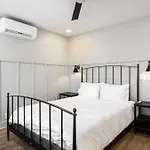 Apartment The Nomad: 4 1brs 2 24-guest Retreat *