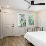 The Nomad: 4 1brs 2 24-guest Retreat Apartment Nashville