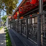 The Nomad: 4 1brs 2 24-guest Retreat