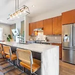 Vivid Vocals - Rooftop Views In 12 South