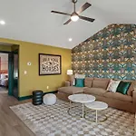 The Musgraves - Modern Music Row Home With Rooftop