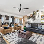 Modern House By Downtown With Garage And Fenced-In Yard