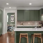 The Ridgeline - New Rooftop Retreat Near The Gulch