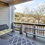6 Mi To Broadway Nashville Townhome With Balcony!