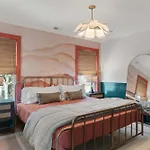 The Musgraves - Modern Music Row Home With Rooftop