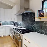 Luxury House Downtown With Private Heated Pool