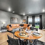 Sunset-Expansive Patio & Hot Tub-Mins To Broadway