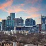 The Modern Cowboy - Hot Tub & Rooftop On Music Row