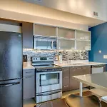 Top Floor City Living 1Br Condo 30 Day Min With Rooftop Deck