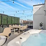 Rooftop Hot Tub Views Parking Mins To Bway Nashville