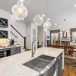 Walkable Hillsboro Home - Near 12 South & Vandy