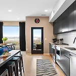 Holiday home Riverfront Luxury - Walk To Downtown Broadway, Private Patio