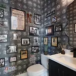 Gated Luxury Broadway Views Rooftops & Karaoke