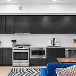 Riverfront Luxury - Walk To Downtown Broadway, Private Patio Holiday home Nashville