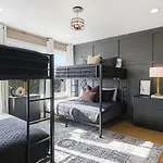 City View Home With Hottub Rooftop Arcade Game And Parking