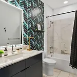 Holiday home Riverfront Walk To Downtown With Garage Parking Nashville