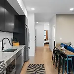 Holiday home Riverfront Luxury - Walk To Downtown Broadway, Private Patio