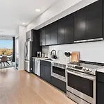 Riverfront Walk To Downtown With Garage Parking Holiday home Nashville