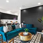 Riverfront Walk To Downtown With Garage Parking Holiday home