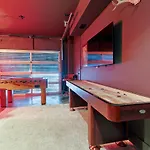Holiday home Luxury Cowboy Speakeasy, Billiards 3min To Stadium *