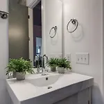 The Skyline Social - Retreat & Private Rooftop Holiday home