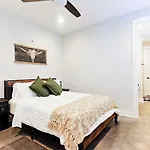 Luxury Cowboy Speakeasy, Billiards 3min To Stadium Holiday home