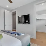 Holiday home Combined Townhome With 26 Beds - 2 Rooftops!