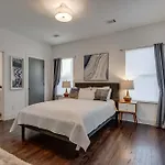 Holiday home The Skyline Social - Retreat & Private Rooftop *