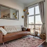 The Skyline Social - Retreat & Private Rooftop *