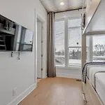 Holiday home Combined Townhome With 26 Beds - 2 Rooftops!