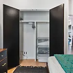 Holiday home Riverfront Walk To Downtown With Garage Parking Nashville