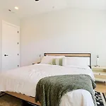 Luxury Cowboy Speakeasy, Billiards 3min To Stadium Holiday home *