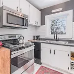 Chroma - 2 Units - Mins To Broadway & Germantown