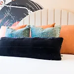 Funky Town - Walkable To Attractions Holiday home *