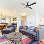 Holiday home Luxury Cowboy Speakeasy, Billiards 3min To Stadium Nashville