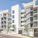 Riverfront Walk To Downtown With Garage Parking Holiday home