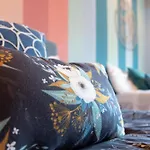 Vivid Vocals - Rooftop Views In 12 South Holiday home
