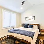 Luxury Cowboy Speakeasy, Billiards 3min To Stadium Holiday home Nashville