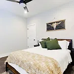 Brand New Townhome In The Heart Of The Holiday home