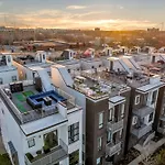The Skyline Social - Retreat & Private Rooftop