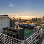The Skyline Social - Retreat & Private Rooftop Holiday home Nashville