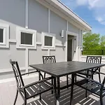 The Taylor Martin By Local Holiday home *