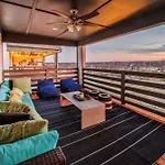 Game Balcony Backyard Near Downtown Nash *