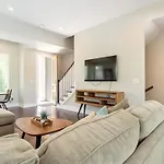 The Taylor Martin By Local Holiday home