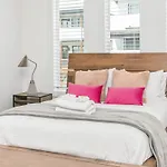 Hottub/Karaoke-10M Dt-Beg Your Parton? Dolly\'S Hm