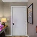 2Br Condo In Walkable Area & 5 Mins To Broadway