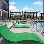 Boulevard Stays Midtown 1Br Pool Gym Parking 03